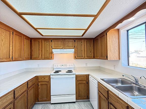 5th image of 3340 Dolphin Dr
