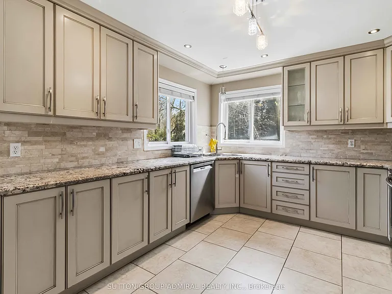 21 Kersey Cres — Photo 11