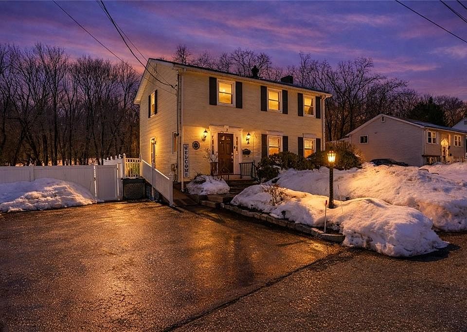 1st image of 2 Marian Ln