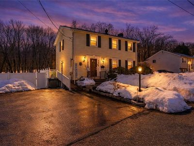 2 Marian Ln, Woonsocket, RI, 02895