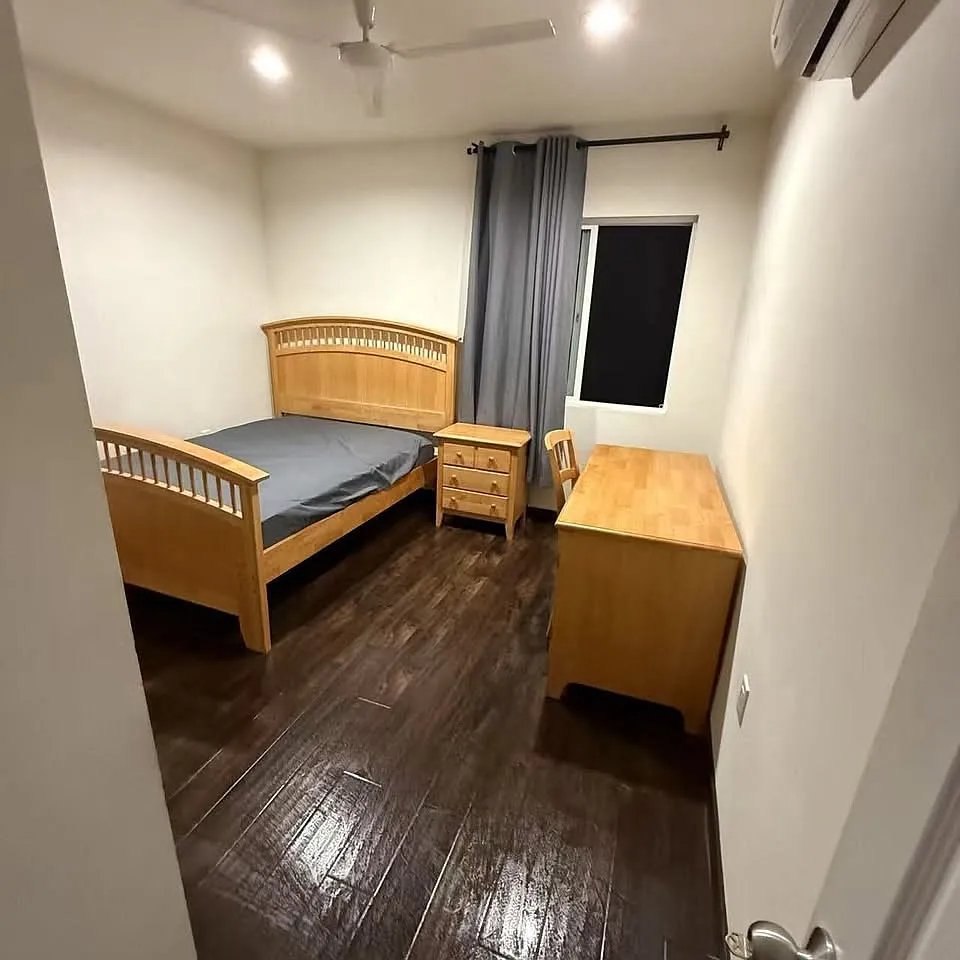 3 bed, 2100 sqft, $900 — Photo 2