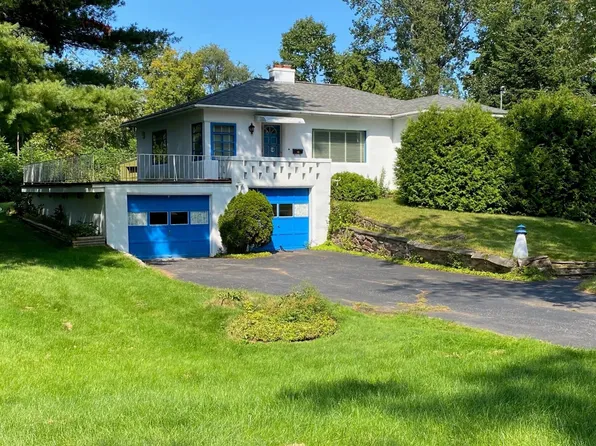 29 Pinetree Terrace, South Burlington, VT 05403