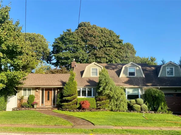 251 Roosevelt Avenue, Massapequa Park, NY 11762