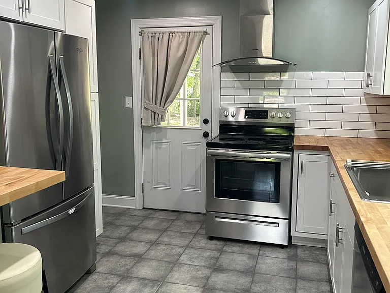 410 E Dayton Ave — Photo 1