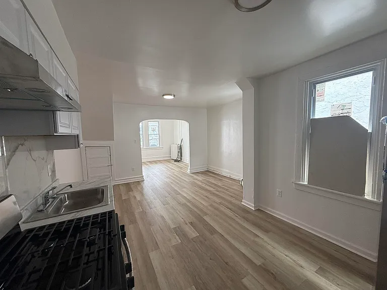 2021 Grant Ave — Photo 5