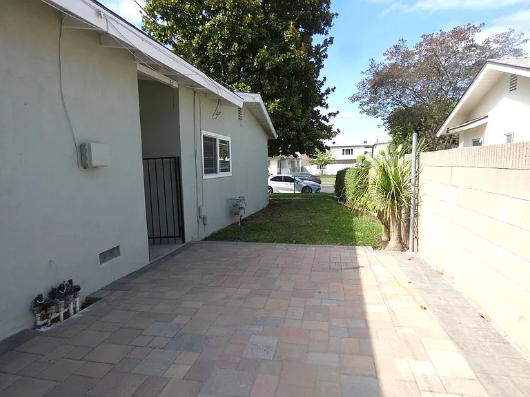 14327 Christine Dr — Photo 12
