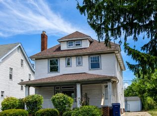 2123 Hampstead Rd, Cleveland Heights, OH 44118