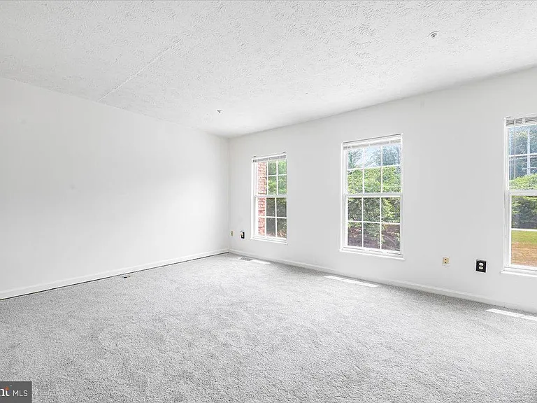 11304 Southlakes Dr — Photo 17
