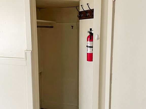 4th image of 1304 3rd Ave SE #6