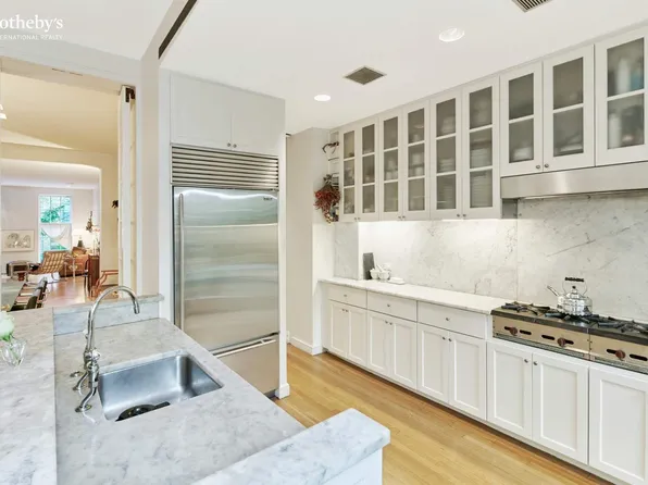 453 West 24th Street image 15 of 24