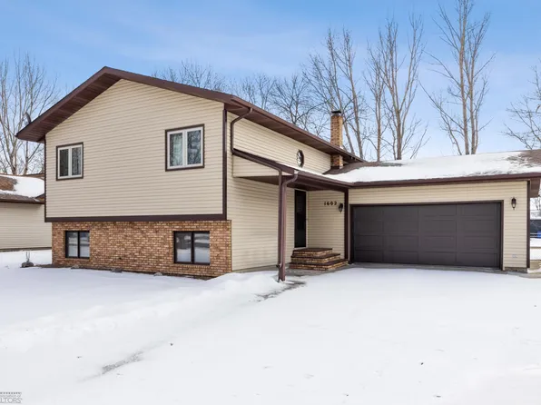 1602 37th Ave S, Fargo, ND 58104