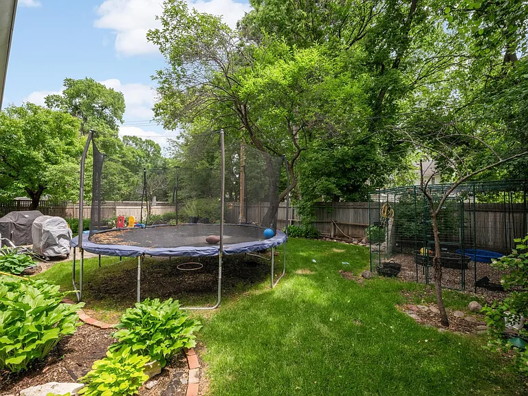 2837 Glenhurst Ave — Photo 26