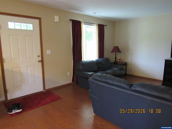 2nd image of 553 SW Kingwood Ave