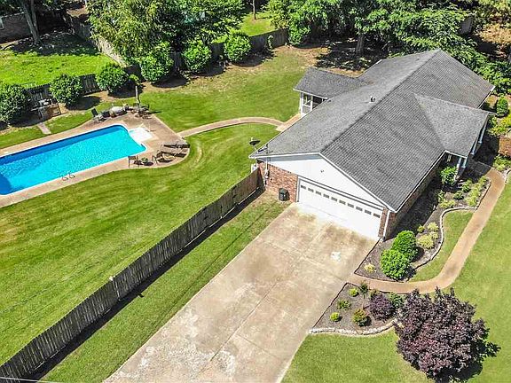 2nd image of 920 Altawood Dr