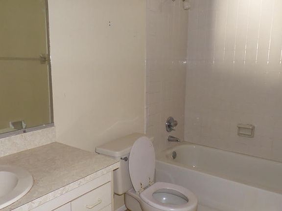 5th image of 3721 Meadowwood Ct