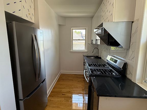 5th image of 277 Potter Ave Floor 2