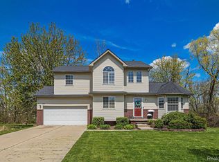 6101 Maple Trl, Grand Blanc, MI 48439