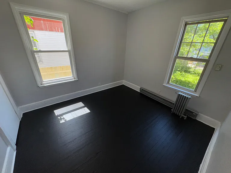 381 Leslie St #1F — Photo 5
