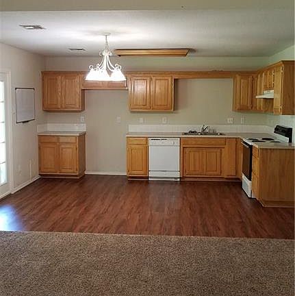 4th image of 39 Dickenshire Dr