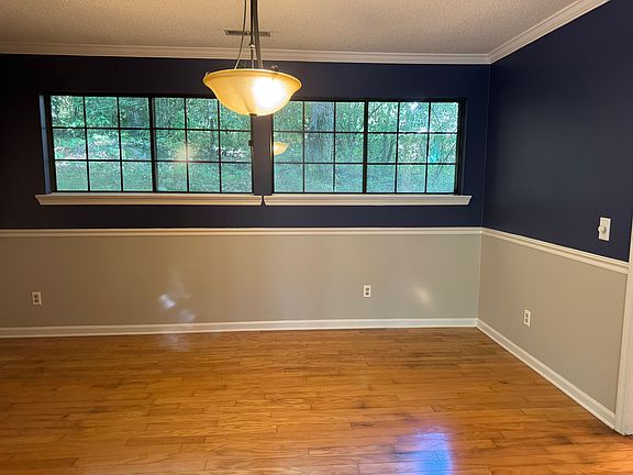 dining room (living room behind)