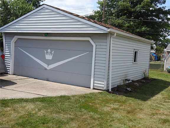 4th image of 6462 Almont Dr