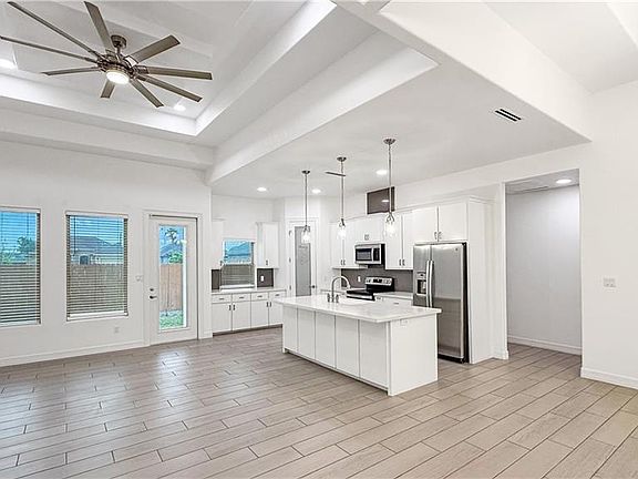 5th image of 5106 Sebastian Dr