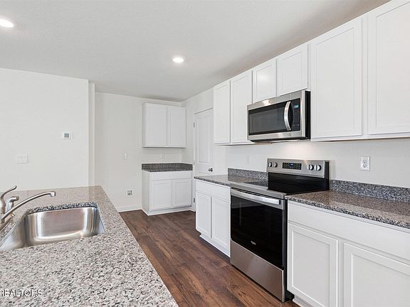 5th image of 6809 Tramway Ln
