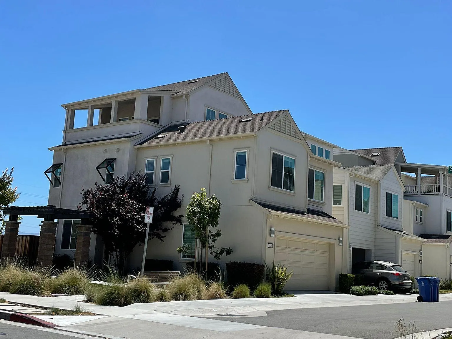 4 bed, 2.5 bath, 2154 sqft, $4,500 — Photo 1
