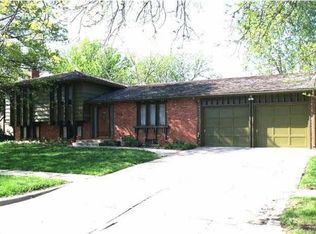 6908 E Stonegate St, Wichita, KS 67206