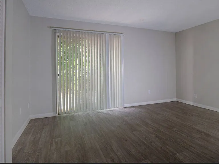 Pineview Apartments — Photo 22