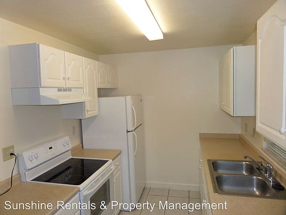 3rd image of 118 NE 16th Pl