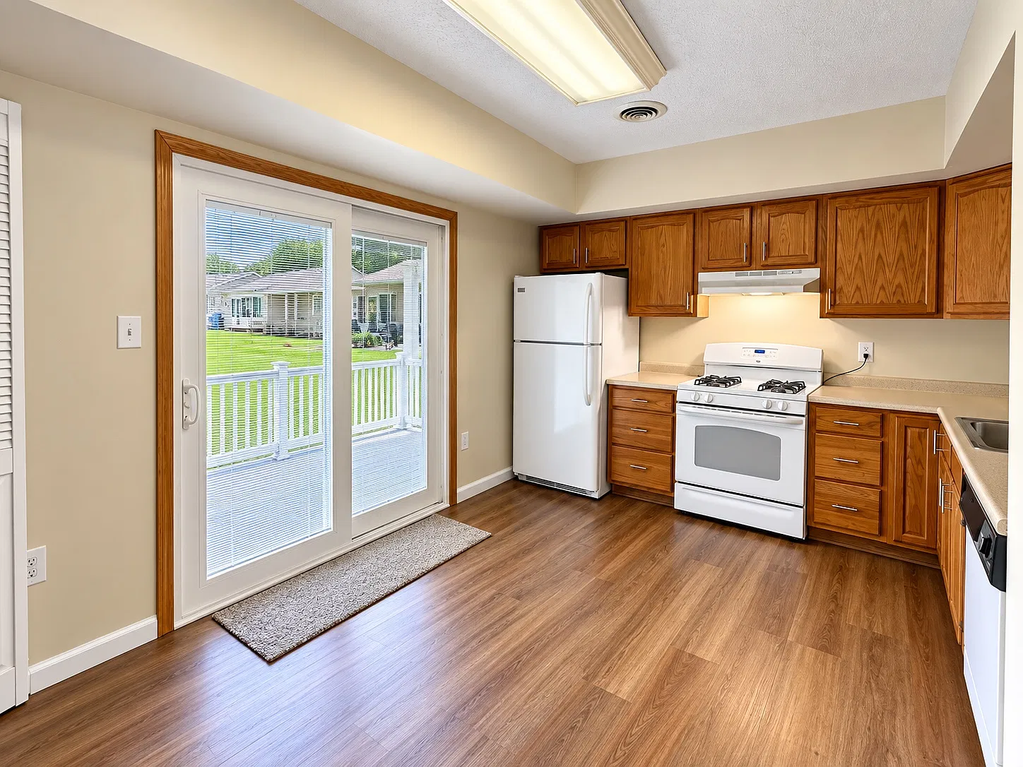 530 Sunbrook Manor Dr — Photo 4