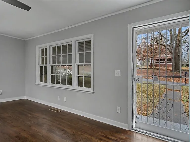 725 Matilda Pl NW — Photo 3