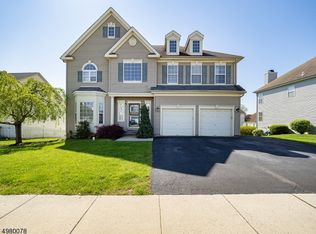 343 Stonehenge Dr, Phillipsburg, NJ 08865
