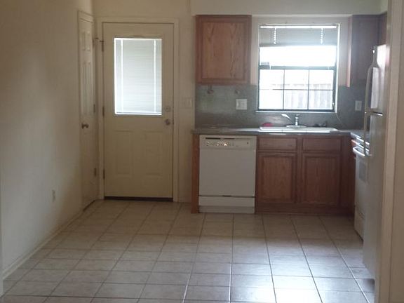 2nd image of 127B S Mansfield St