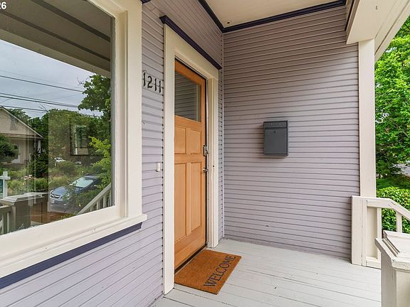 4th image of 1211 SE 37th Ave