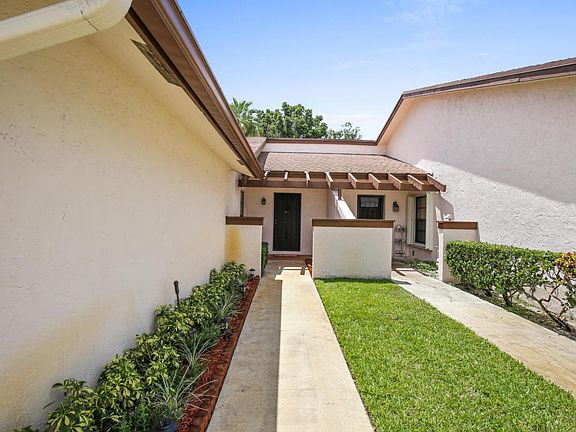 2nd image of 6171 Elsinore Cir