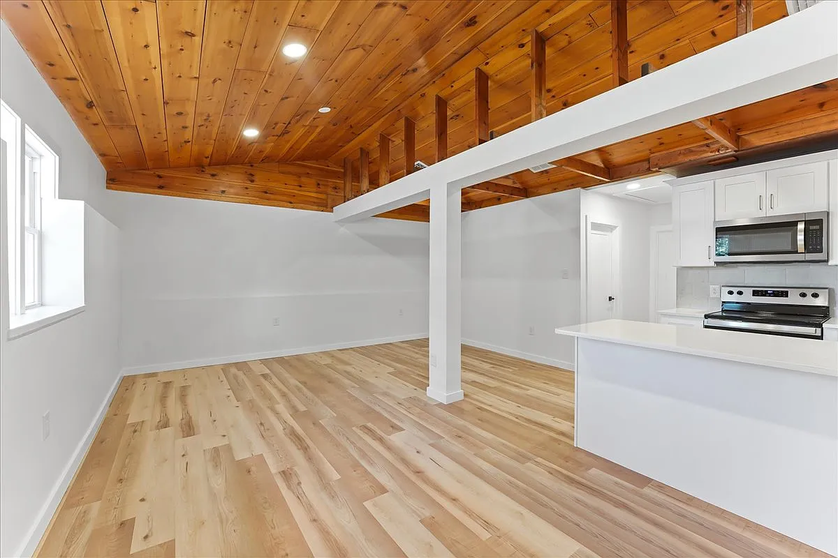 2 bed, 1025 sqft, $2,445 — Photo 3