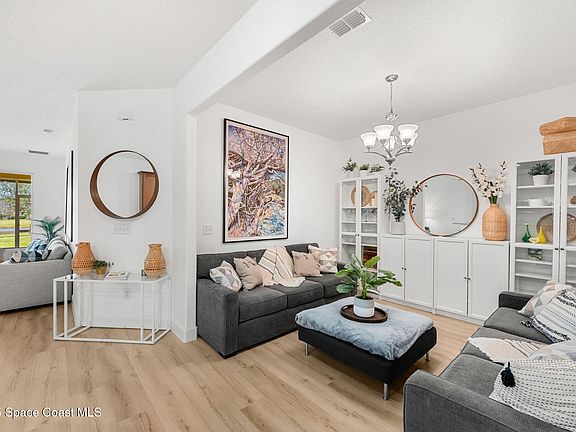 5th image of 5928 Van Ness Dr