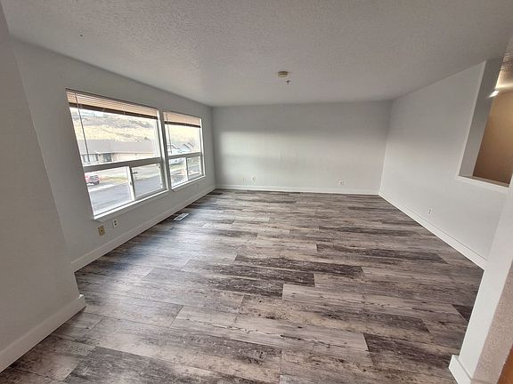 4th image of 458 NW 22nd St