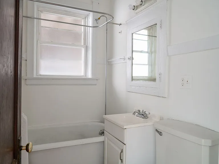 1945-1955 W Montrose Ave #4354-4356 — Photo 22