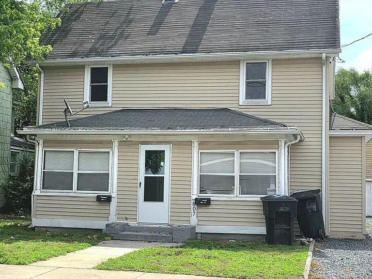 807 S Division St — Photo 1