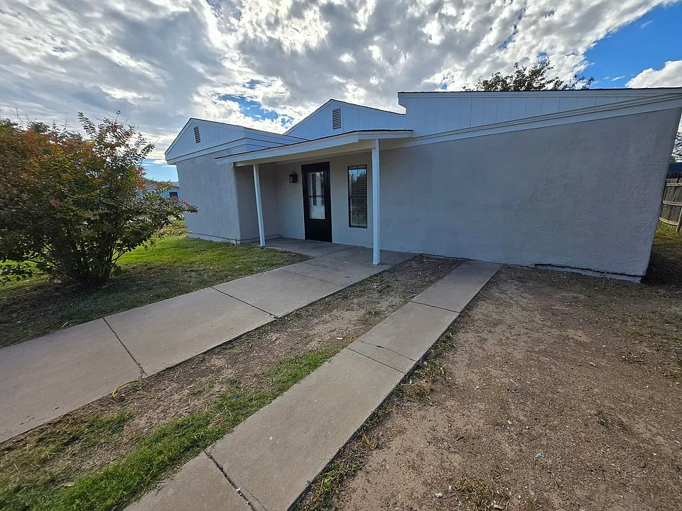 1600 N Pontiac Dr