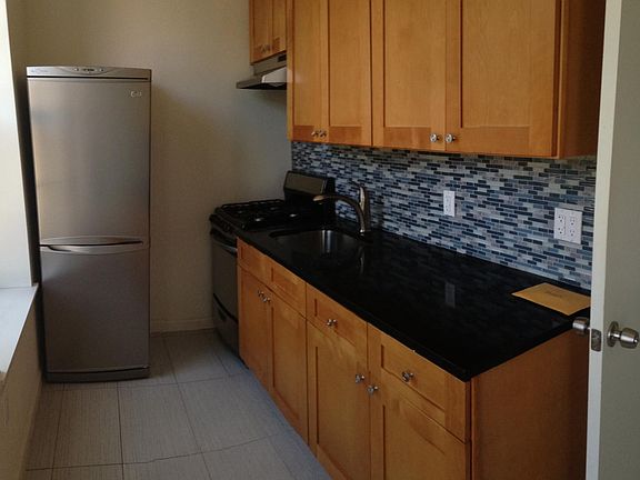 2nd image of 3602 Ditmars Blvd