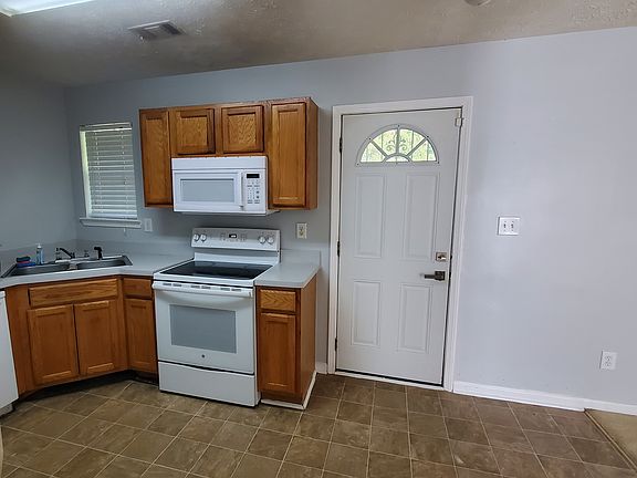2nd image of 5783-3 E Lake Dr NE