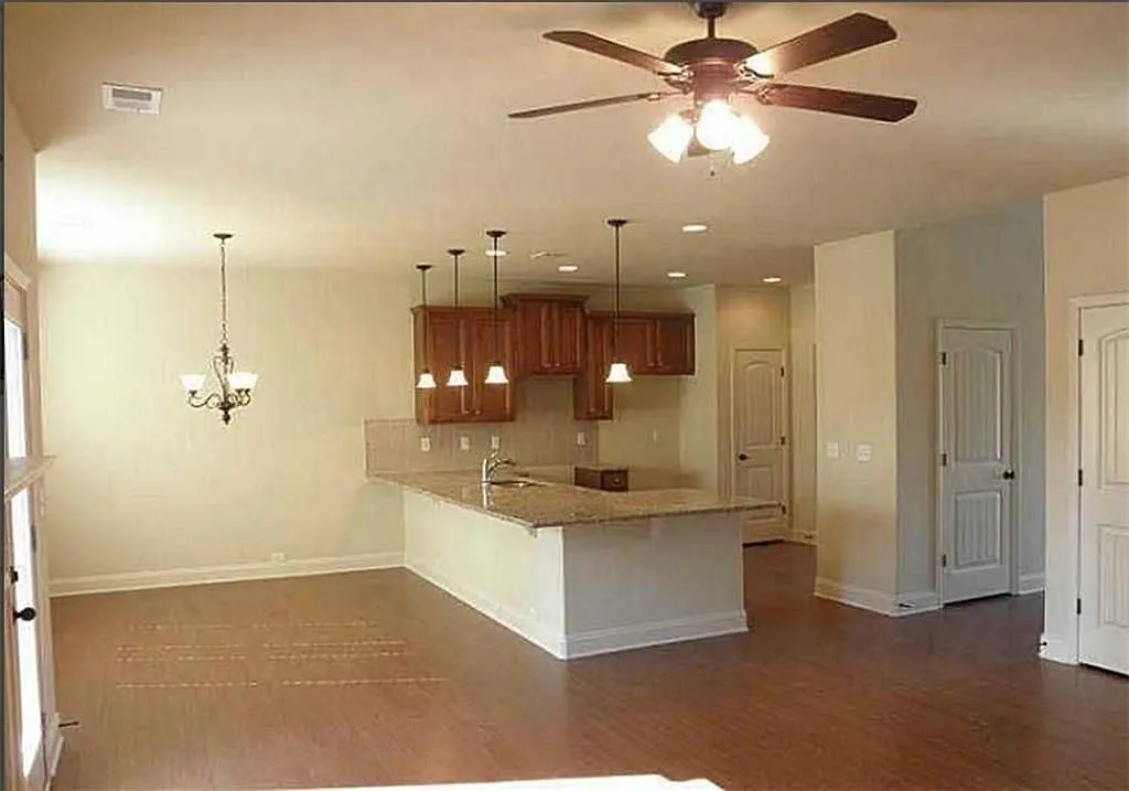 4 bed, 3.0 bath, 2616 sqft, $2,750 — Photo 4