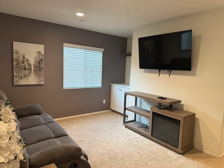 251 Saratoga Ct — Photo 20