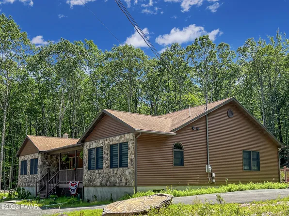 1196 Dewberry Dr, Hawley, PA 18428