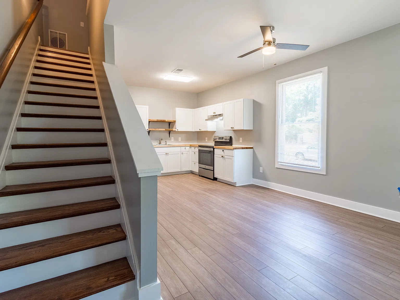 6 bed, 2400 sqft, $5,900 — Photo 3