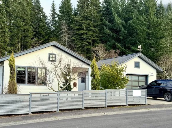 922 SW Spelling Pl, Cascade Locks, OR 97014